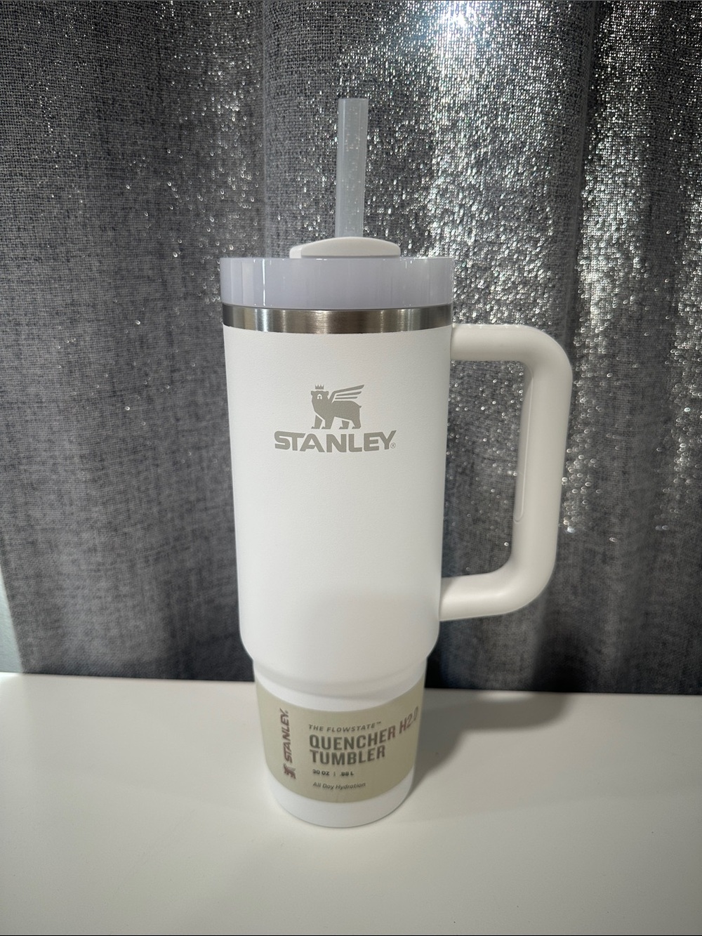 Stanley White Travel Mug with Handle and Straw Lid. 30oz. NWT.